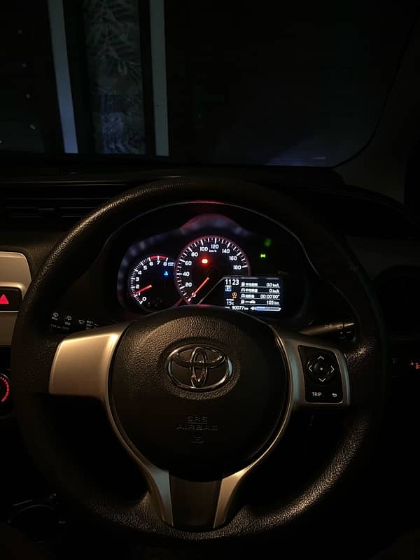 Toyota Vitz 2015 4