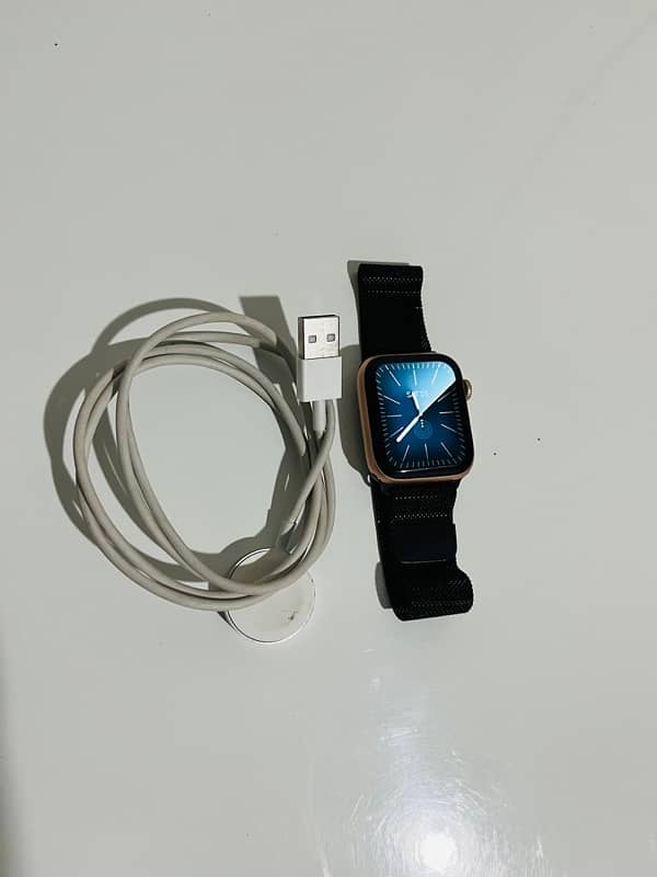 APPLE SERIES 5 44 MM CHARGER GOOD CONDITION 0