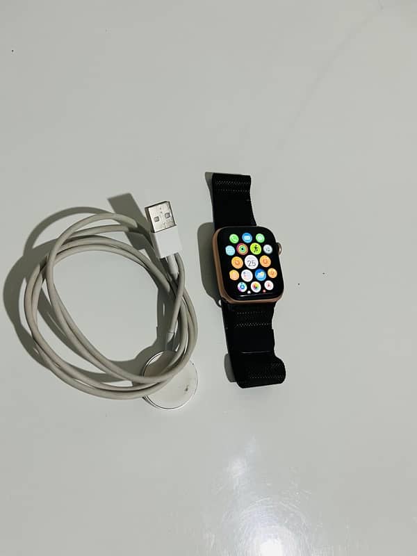 APPLE SERIES 5 44 MM CHARGER GOOD CONDITION 1