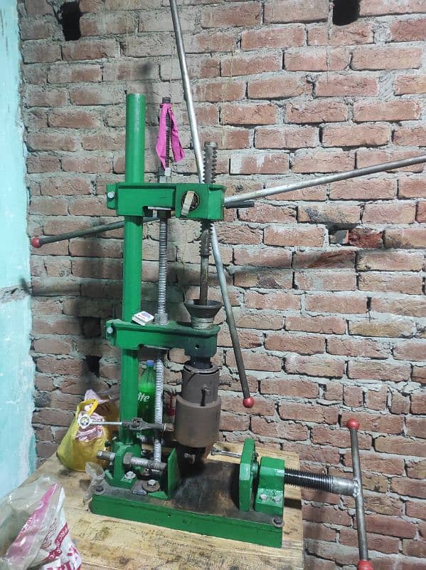 Hand molding machine 4 nambr 1