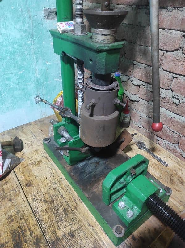 Hand molding machine 4 nambr 2