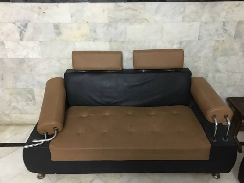 7 satter sofa good condition 1