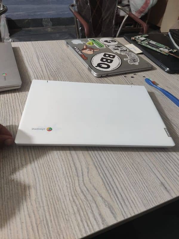 Lenovo chromebook S330 1