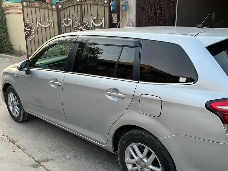 Toyota Corolla Fielder 2015 4