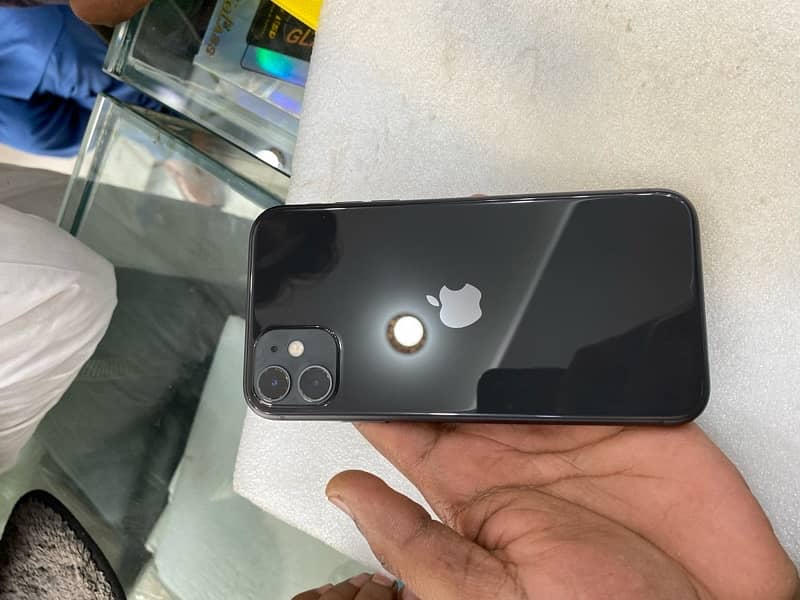 Iphone 11 Brand New Only 1 month use 1 year Apple Official Warranty99% 1