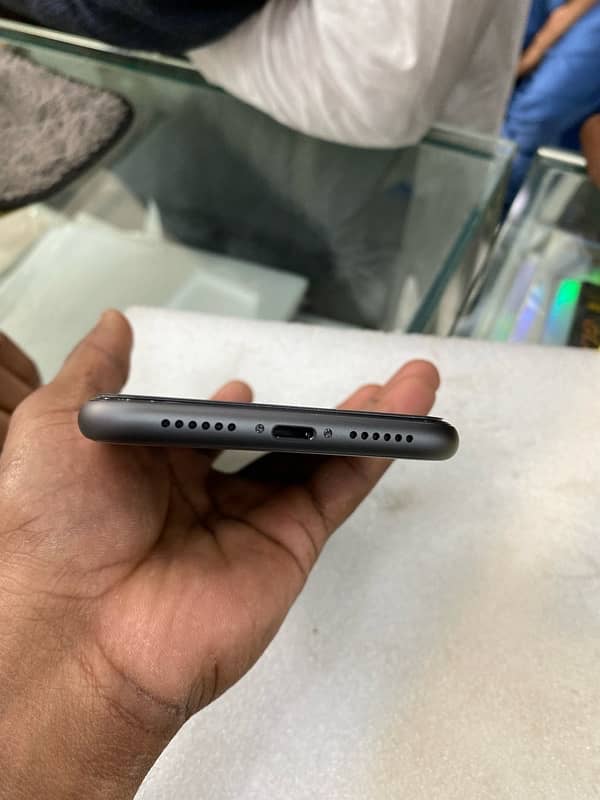 Iphone 11 Brand New Only 1 month use 1 year Apple Official Warranty99% 4