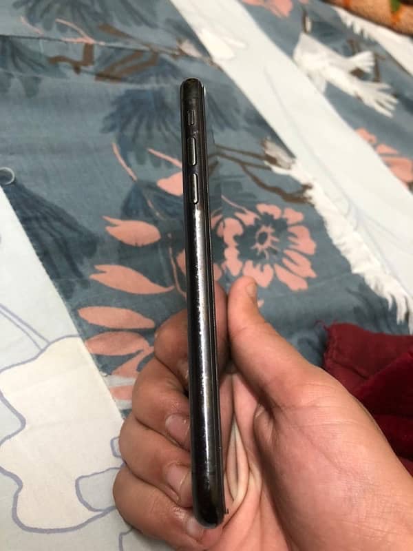 iPhone XS 64 gb battery health 74 condition 10/9 4