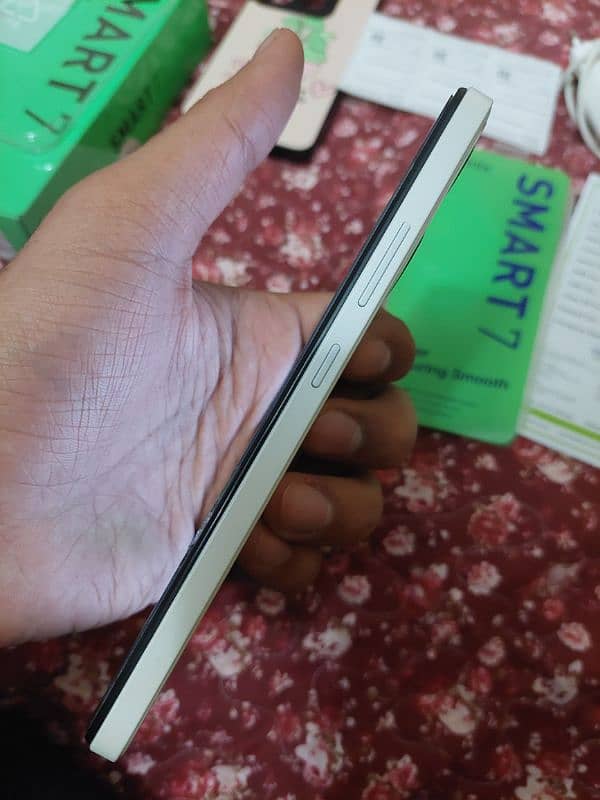 Infinix Smart 7 (64/4+3) 5