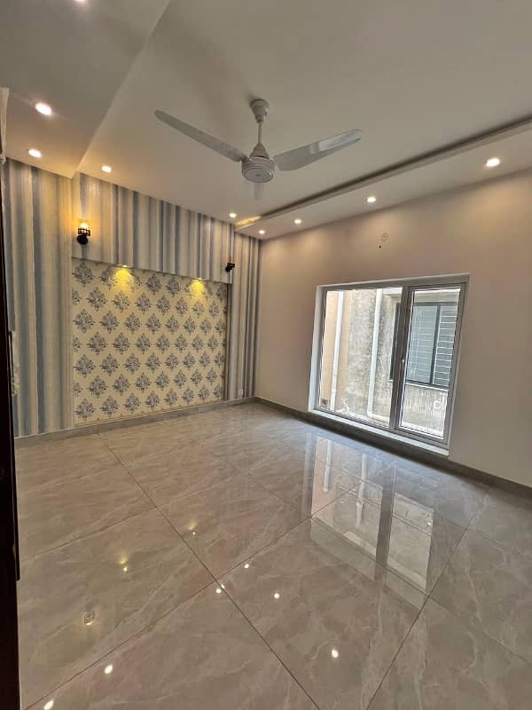 Brand New Luxury 5 Marla House For Sale in Bahria Town Lahore 4