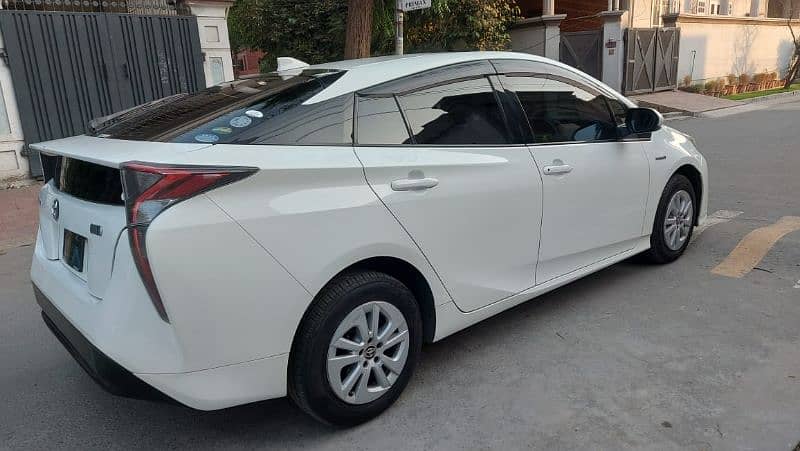 Toyota Prius 2018 3