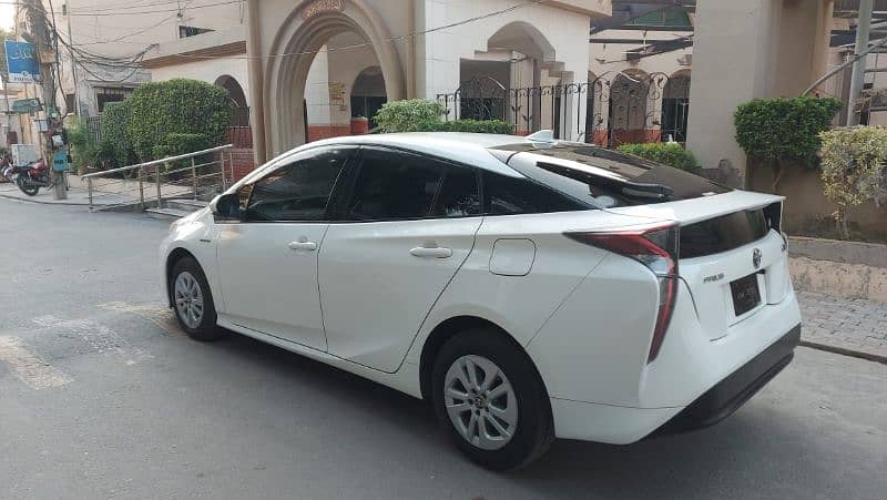 Toyota Prius 2018 4