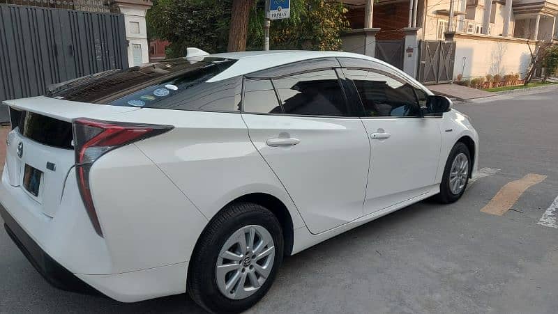 Toyota Prius 2018 5