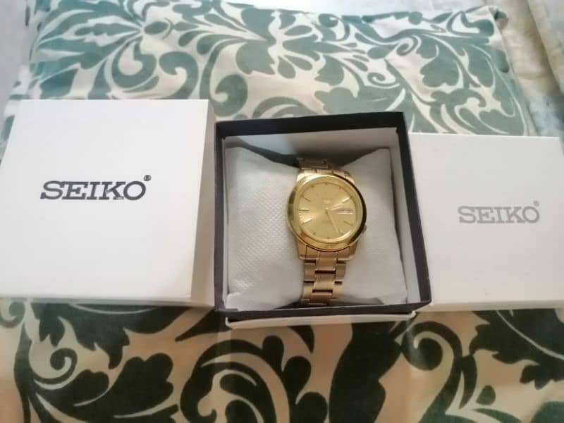 Seiko 5 Automatic watch Golden colour just like new 0