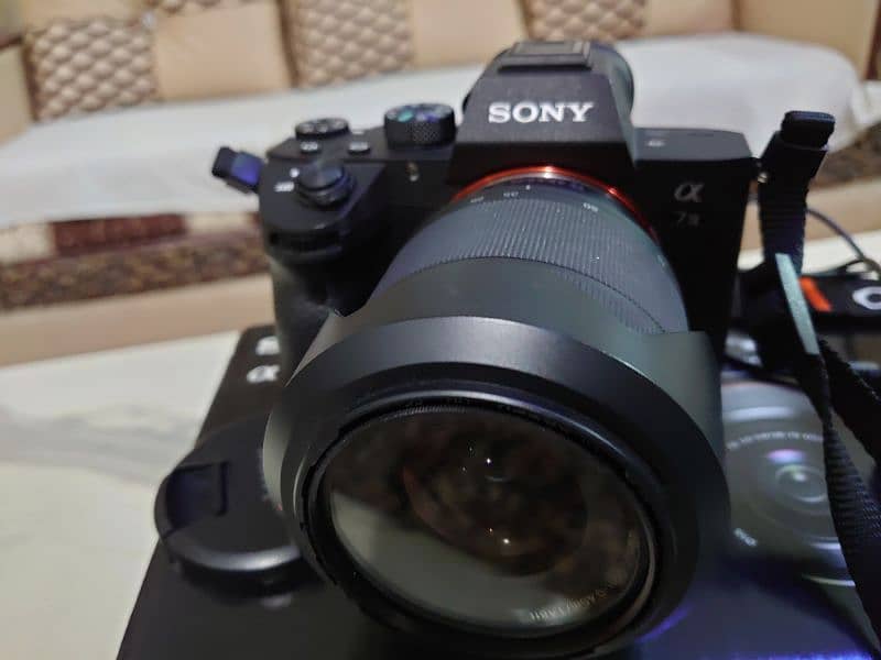 alpha sony a7iii with 28-70 kit lens complete box 4