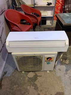 Gree 1-5 ton AC DC inverter 10 bye 10 good condition all original