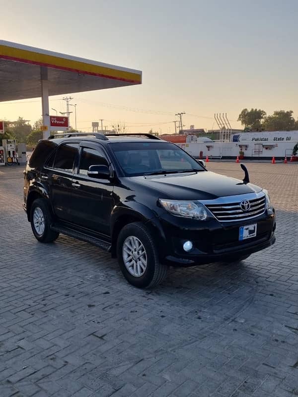 Toyota Fortuner V 2013 1