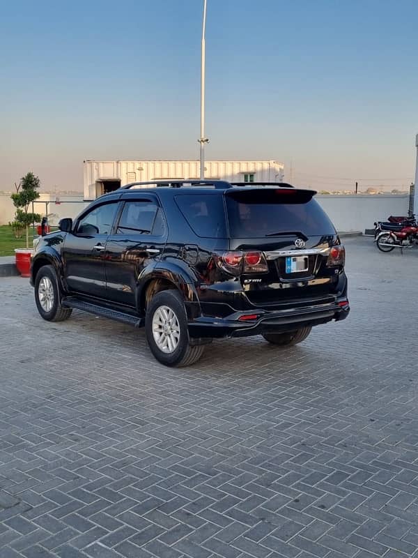 Toyota Fortuner V 2013 3