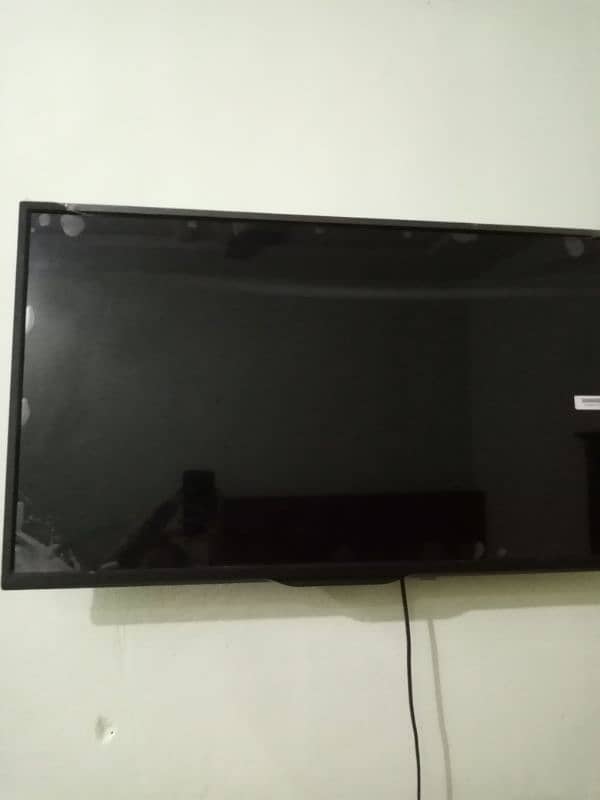 global 32 inch lcd in very good condition 0