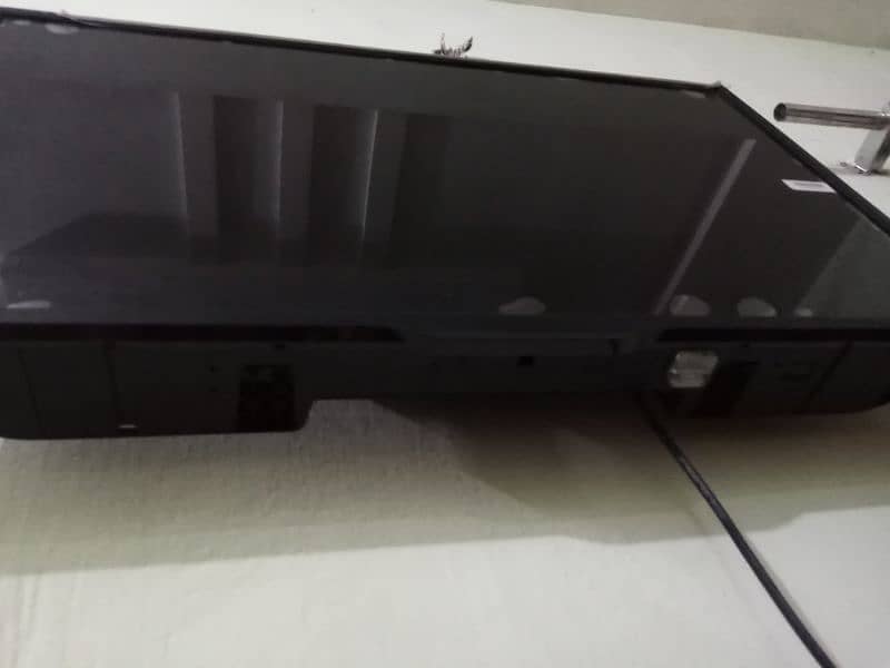 global 32 inch lcd in very good condition 1