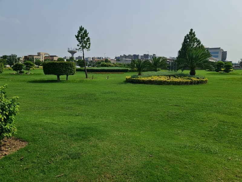 21 marla facing park plot block M2 with best location plot for sale 0