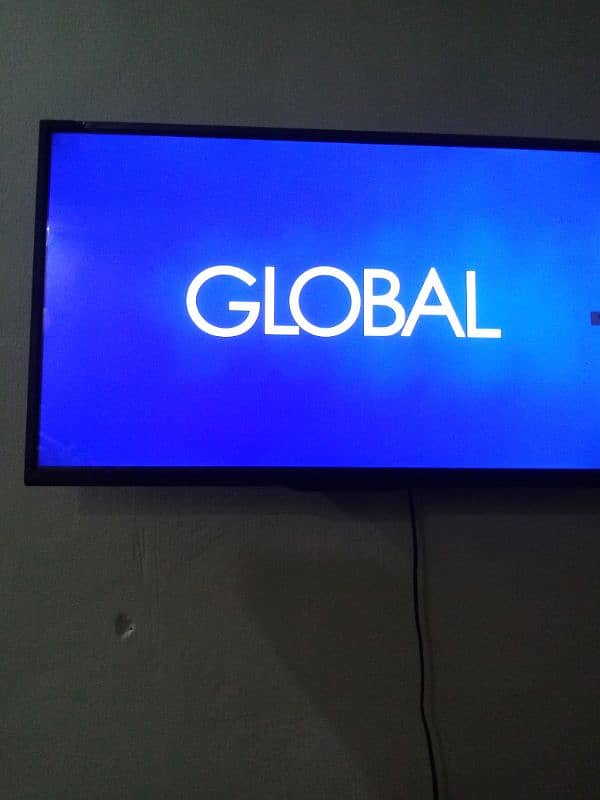 global 32 inch lcd in very good condition 4