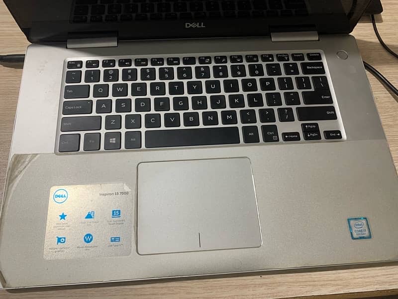 Dell Inspiron 7570 1