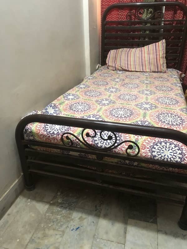 used single bed  and 2 wardrobe 2