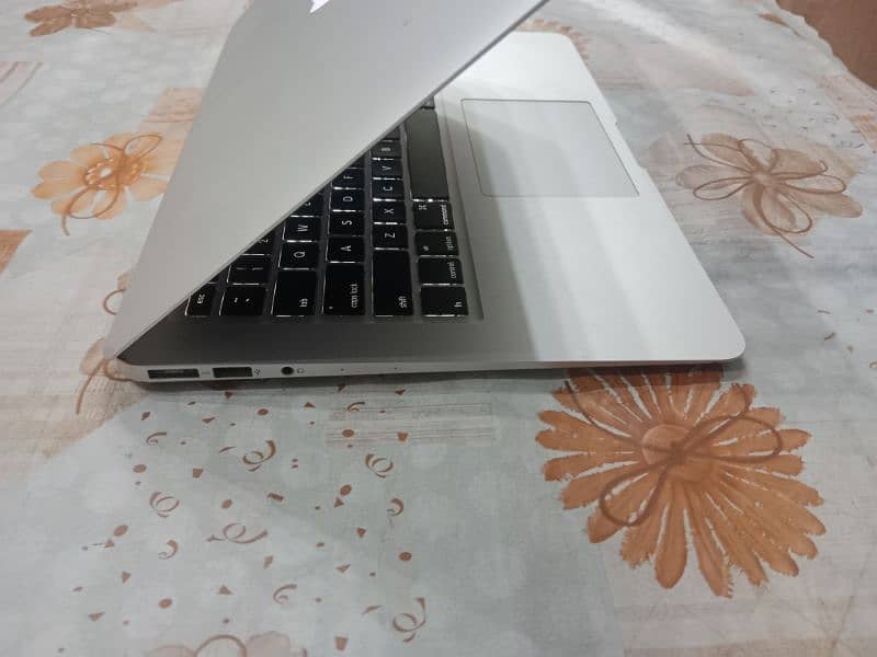 Macbook air mid 2017 4