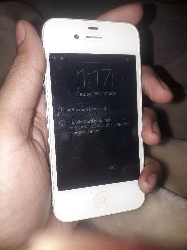 mobile ok hai koi fault ni non pta hai aur icloud lock hai 0