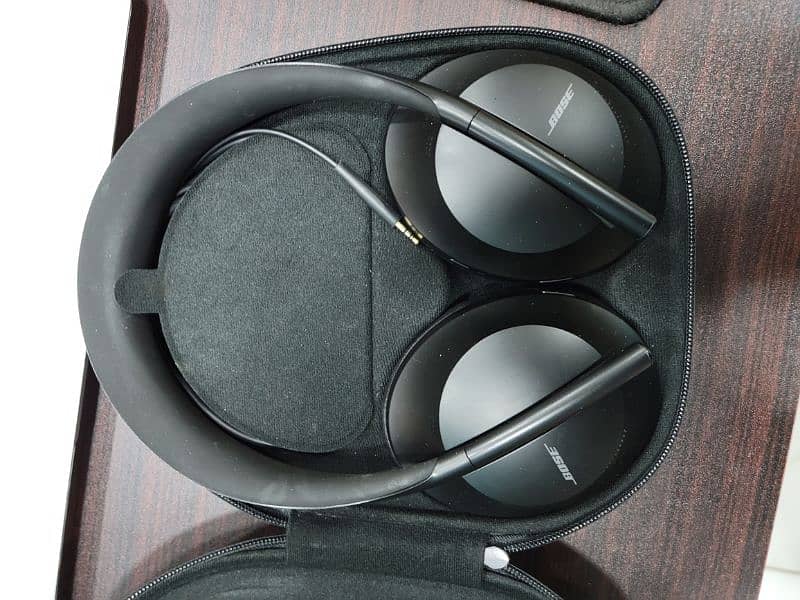 Bose Noice Canceling Headphone 700 UC Wireless and Bluetooth 0