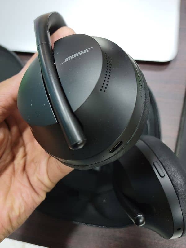 Bose Noice Canceling Headphone 700 UC Wireless and Bluetooth 5