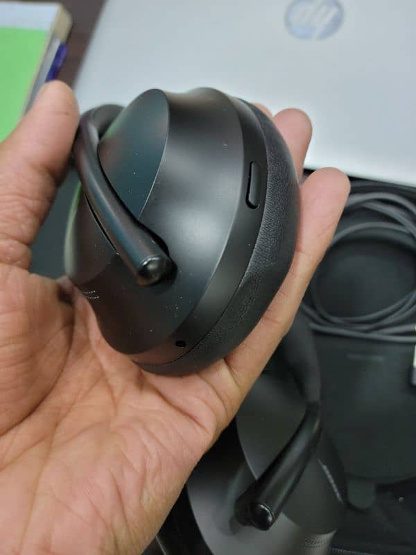 Bose Noice Canceling Headphone 700 UC Wireless and Bluetooth 6