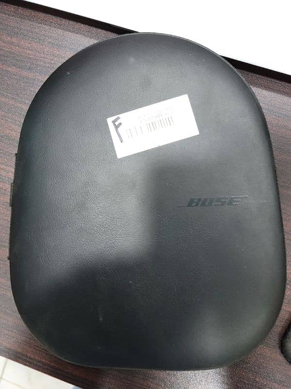 Bose Noice Canceling Headphone 700 UC Wireless and Bluetooth 10