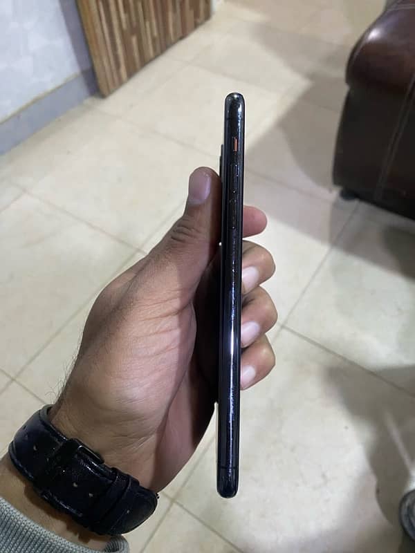 iPhone 11 Pro Max 256 GB 4