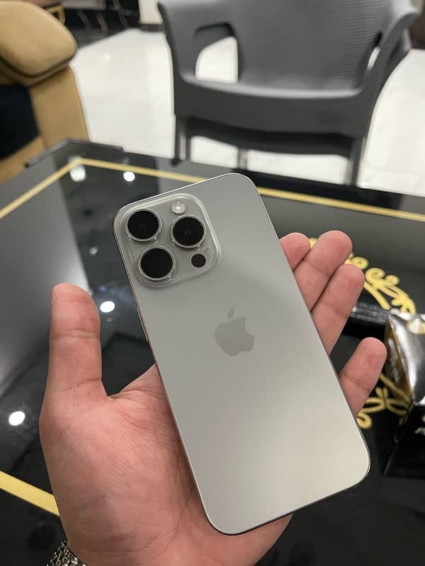 Iphone 15 pro Natural Titanium 0