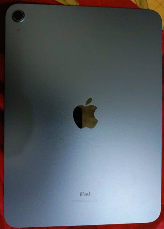 Ipad 10 with accessories and box 0