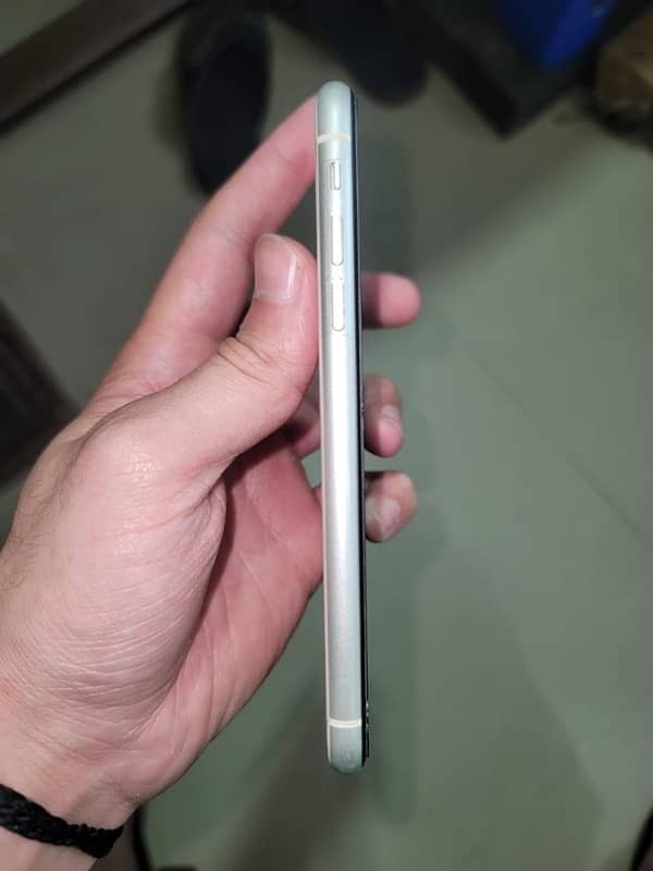 iPhone 11 128gb dual sim Official Pta Approved 10/10 condition 82bh 1