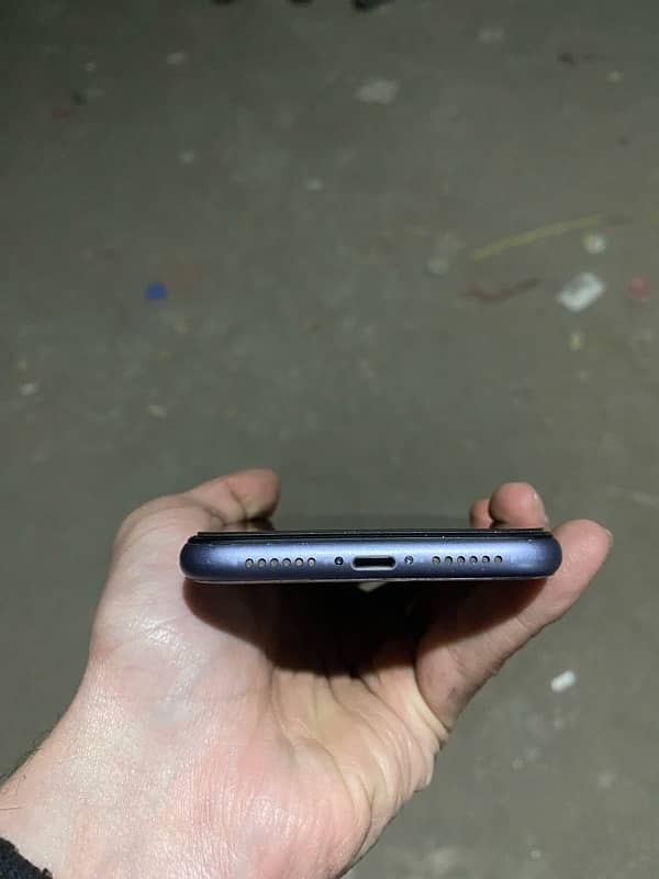 iphone 11 Jv 88 battery health 10/10 condition 3