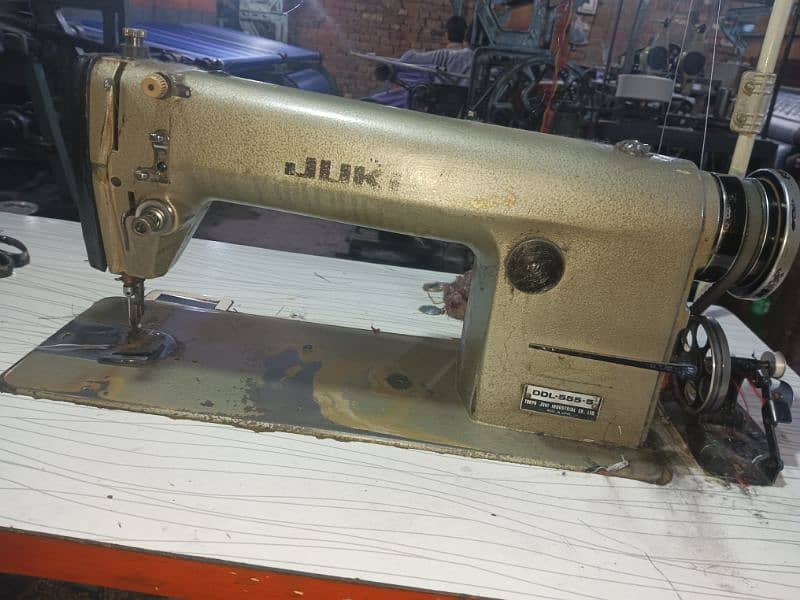 Juki 555 sewing machine 2