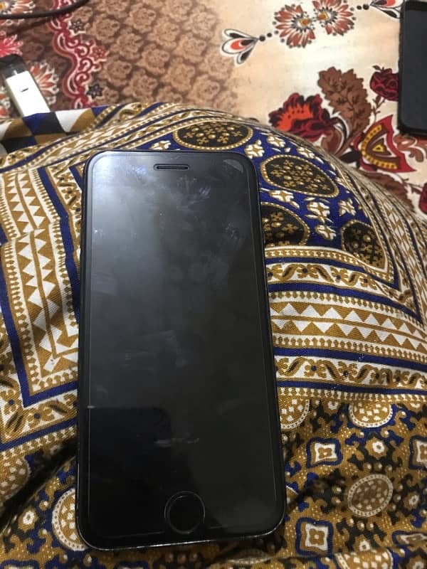 iphone 7 32 gb good condition 0