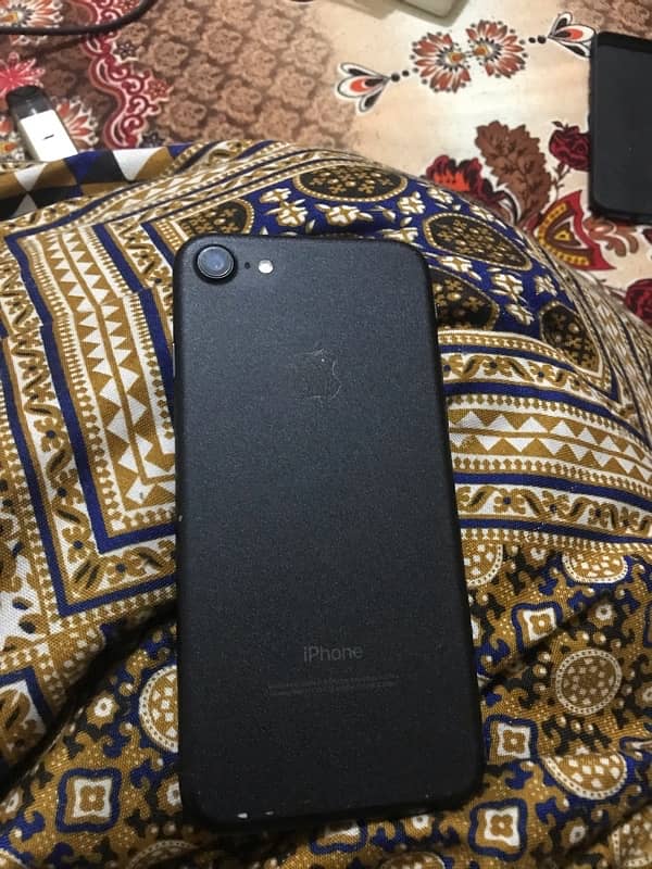 iphone 7 32 gb good condition 1