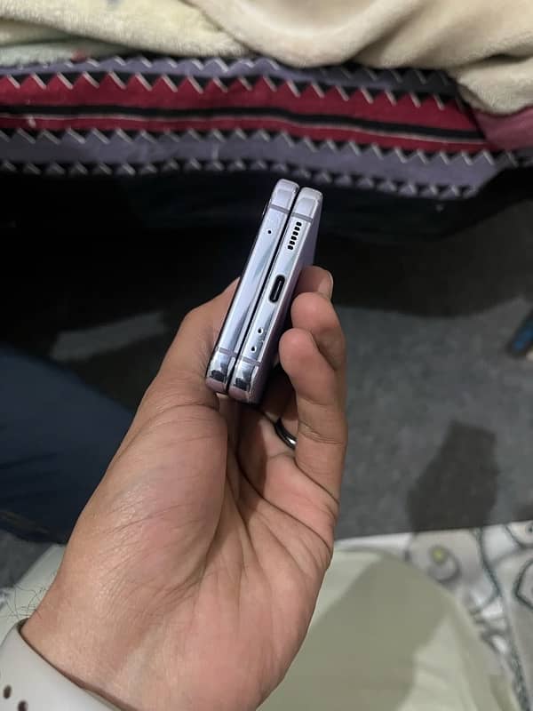 z flip 4 512gb doted location muzaffargarh 3