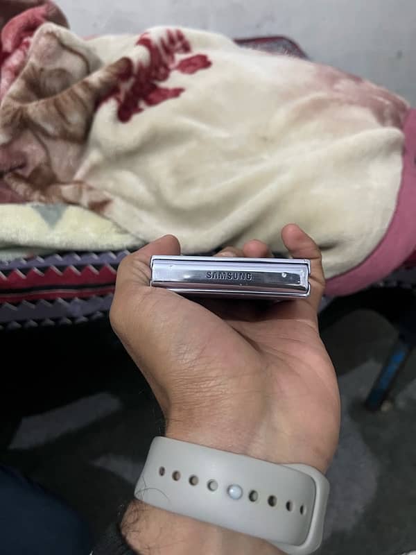 z flip 4 512gb doted location muzaffargarh 5