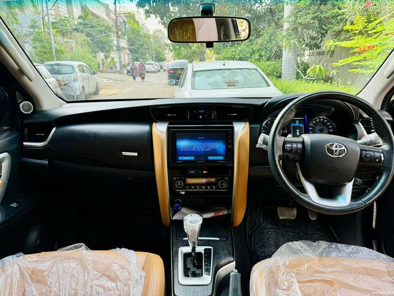 Toyota Fortuner V 2020 9