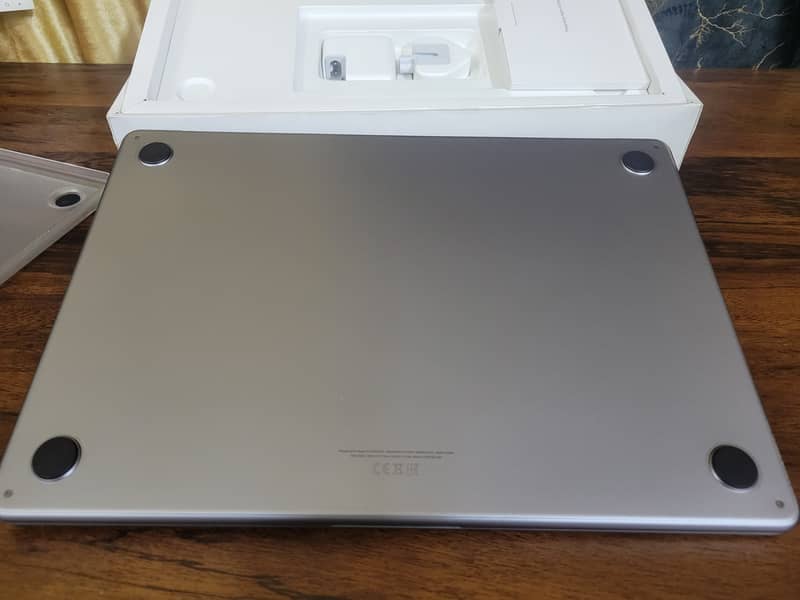 Orignal MacBook Air M2 8/256 GB 15 Inch 7