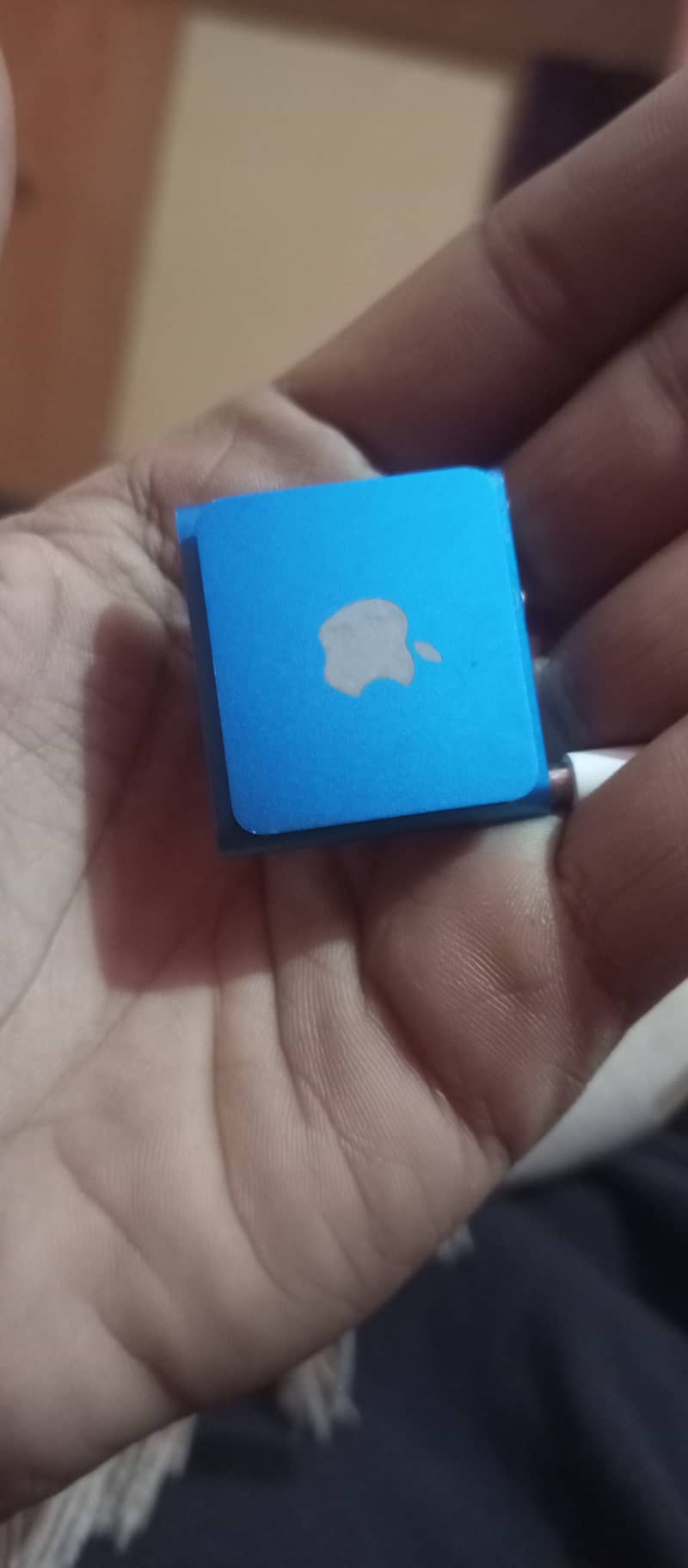 Apple ipod shuffle 2GB (BLUE) 7