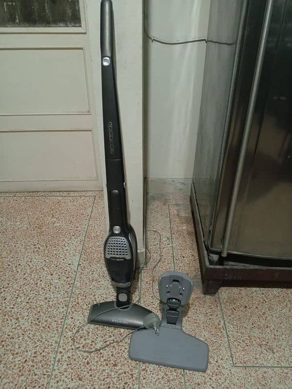 Chargeable Vacuum Cleaner 0