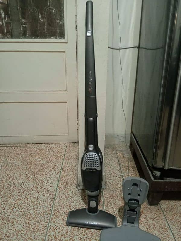 Chargeable Vacuum Cleaner 3