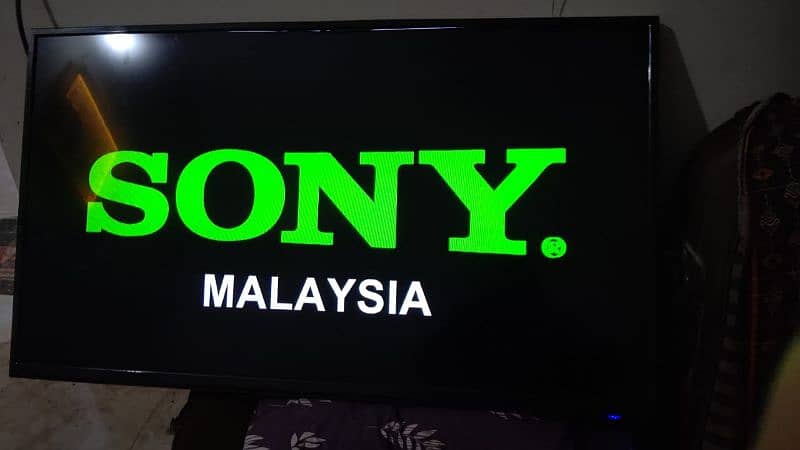 Sony ki LCD ha 42inch ki ha smart nahi hai Sadi hai lcd pack ha 0