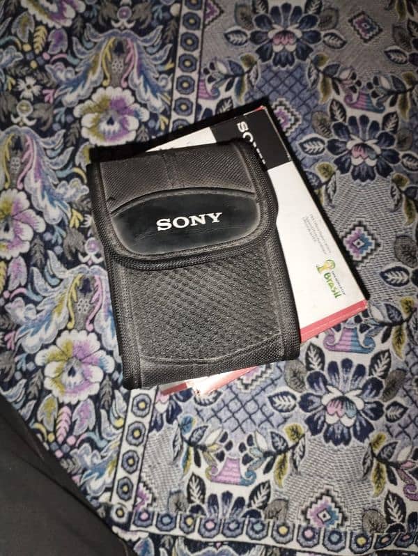 sony cyber shot 830 camera complete box charger 10.10 condition 0